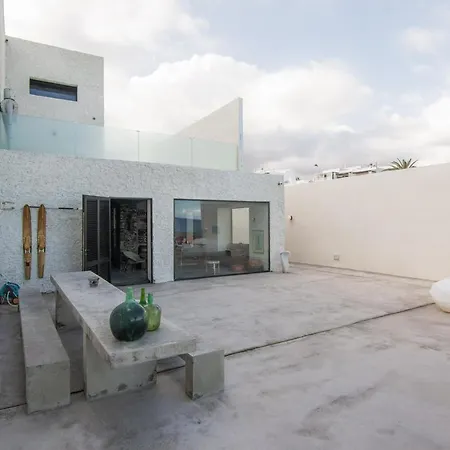 Homeforguest Nextdoor Oasis Ocean Front, Terrace, Natural Pool Holiday home